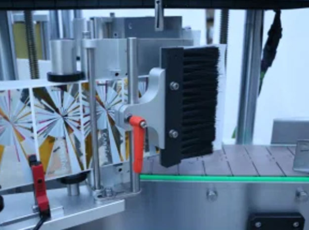 High-Speed Automatic Labeling Machine for Round Bottles 200 BPM PLC Control