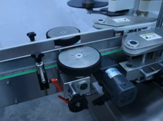 Semi-Automatic Flat Surface Labeling Machine for Jars & Boxes